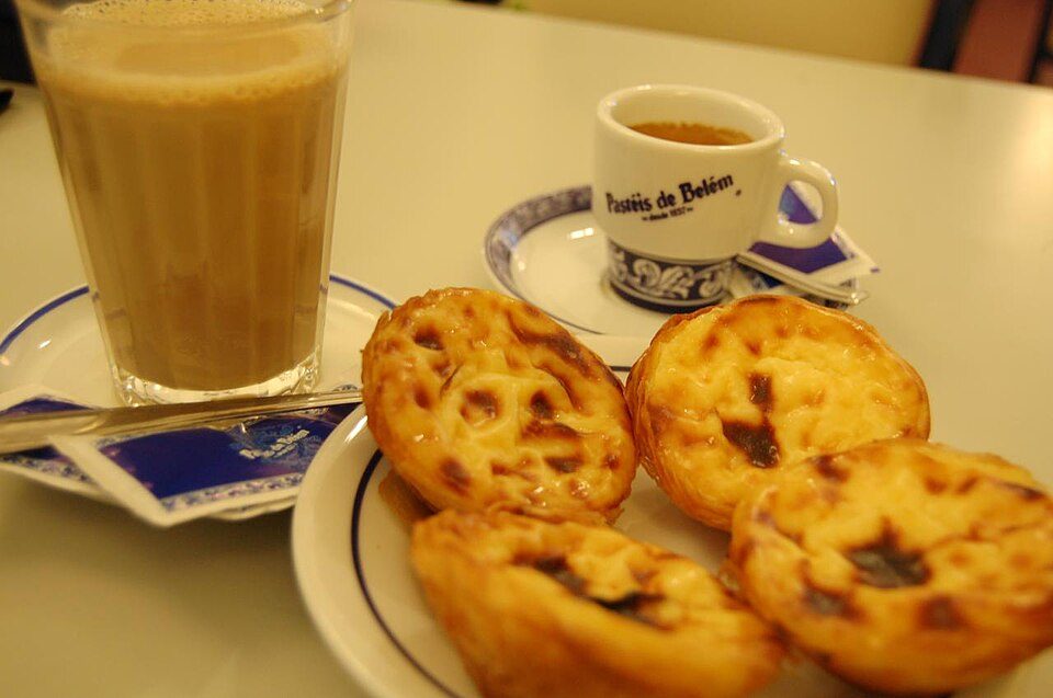 Pastéis de Belém: the custard tarts behind the tradition.